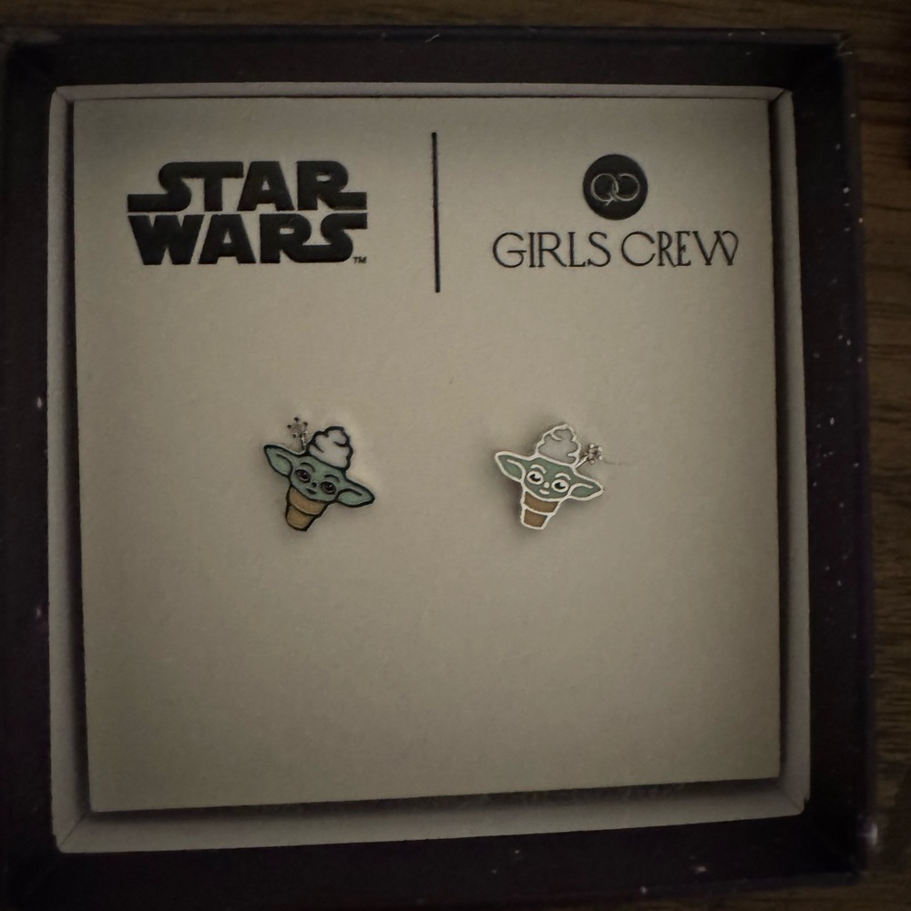 Star Wars X Girls Crew Grogu Froyo Stud Earrings